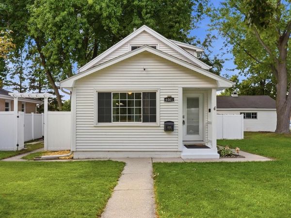 6001 S Lake DRIVE, Cudahy, WI 53110