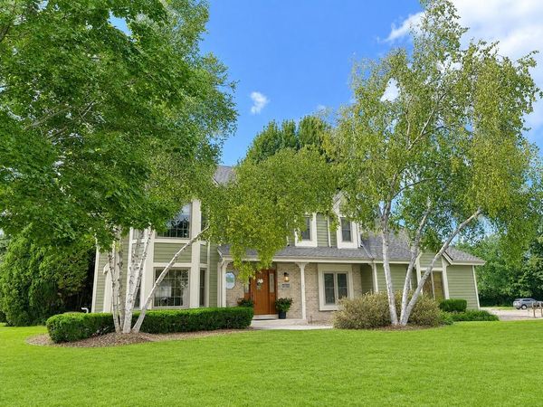 13830 W Linfield DRIVE, New Berlin, WI 53151