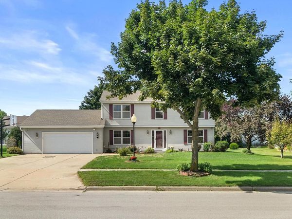 629 Two Rivers DRIVE, Mukwonago, WI 53149