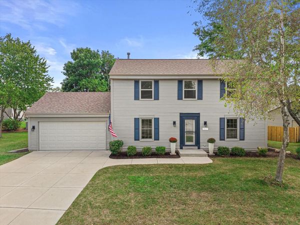 1927 Cliff-Alex COURT N, Waukesha, WI 53189