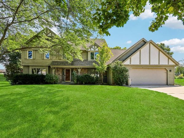 7586 Francis COURT E, Franklin, WI 53132