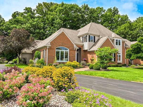 2835 W Golf CIRCLE, Mequon, WI 53092