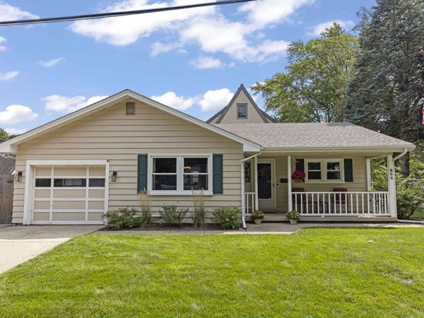 805 Walnut Avenue , St. Charles, IL 60174