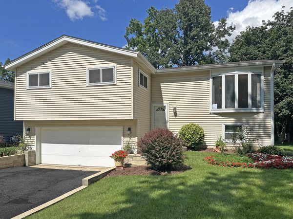 N335 Cottonwood Drive , Wheaton, IL 60187