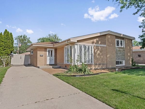 2607 Mayfair Avenue , Westchester, IL 60154