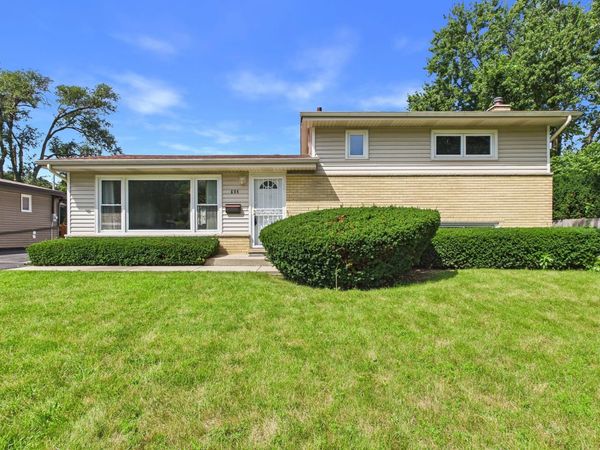 604 N Wilshire Drive , Mount Prospect, IL 60056