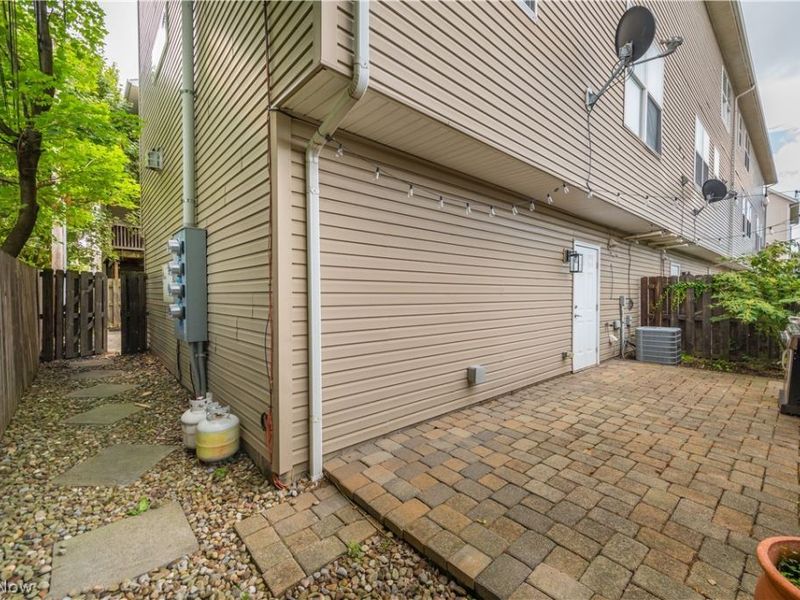 5512 Saint Stephens Court, Cleveland, OH 44102 Photo 25