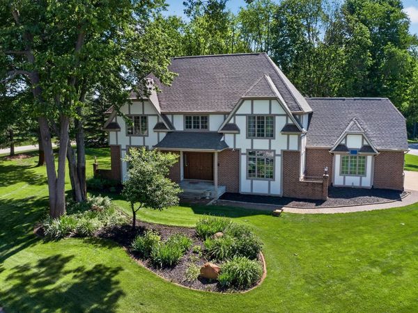 51530 Clubhouse Drive, South Bend, IN 46628