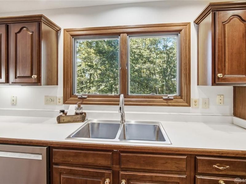 2535 S Creek Circle, Spring Valley Township, OH 45370 Photo 11