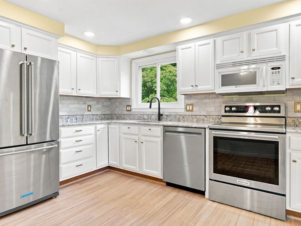 36 Hampton Drive, Nashua, NH 03063