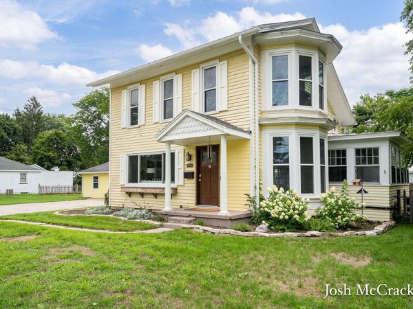 923 N Hudson Street SE, Lowell, MI 49331