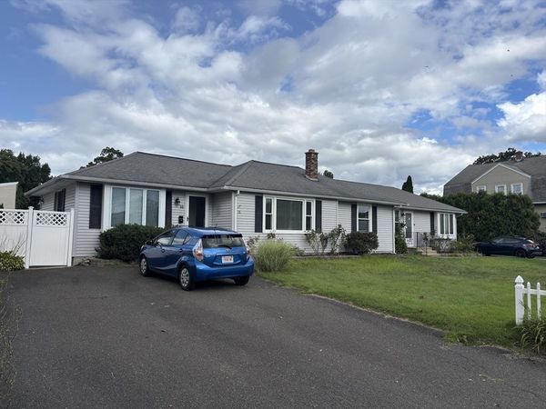 16 Kaveney St, Chicopee, MA 01020