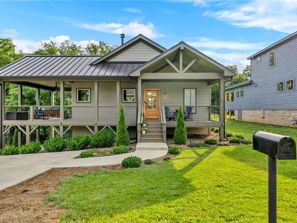 806 Hillcrest Avenue , West Jefferson, NC 28694