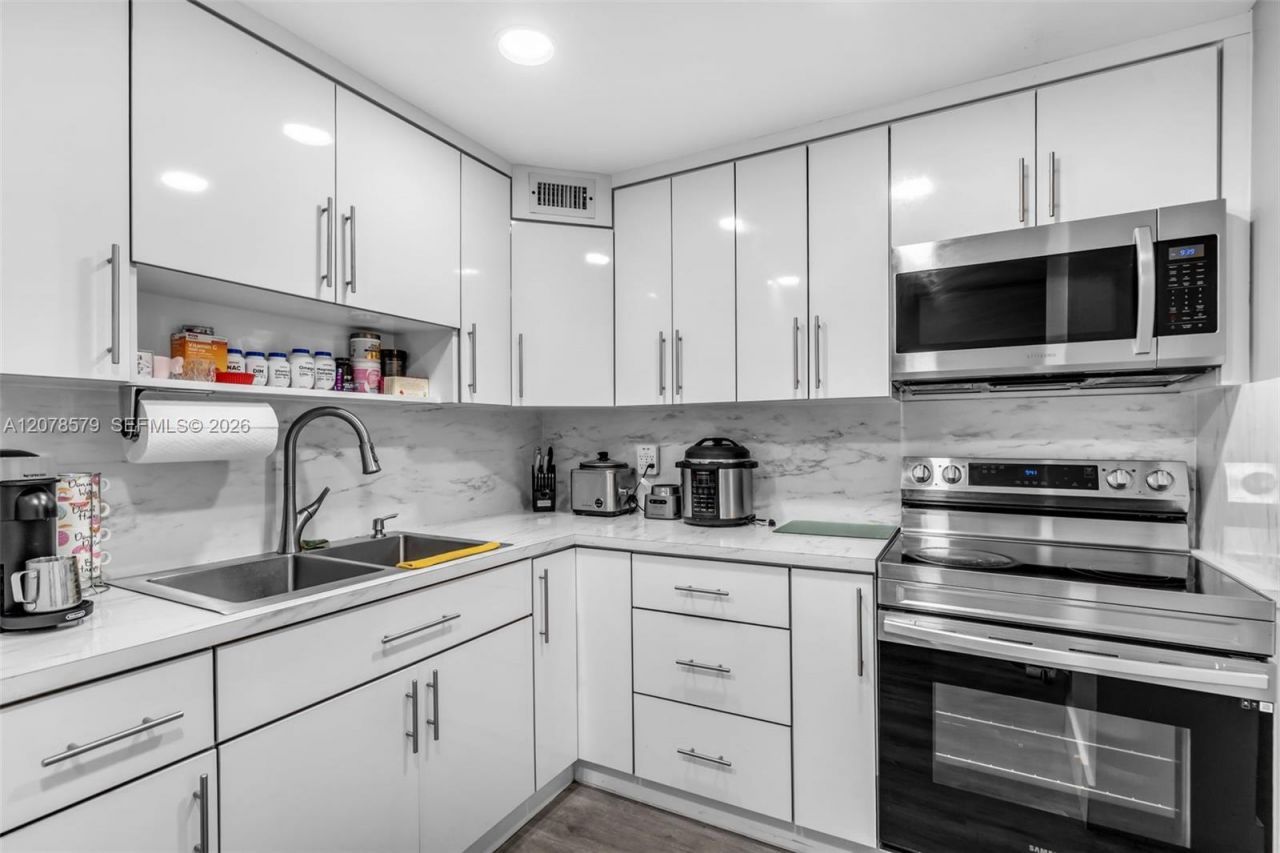1825 W 44th Pl , Unit 401, Hialeah, FL 33012 Photo