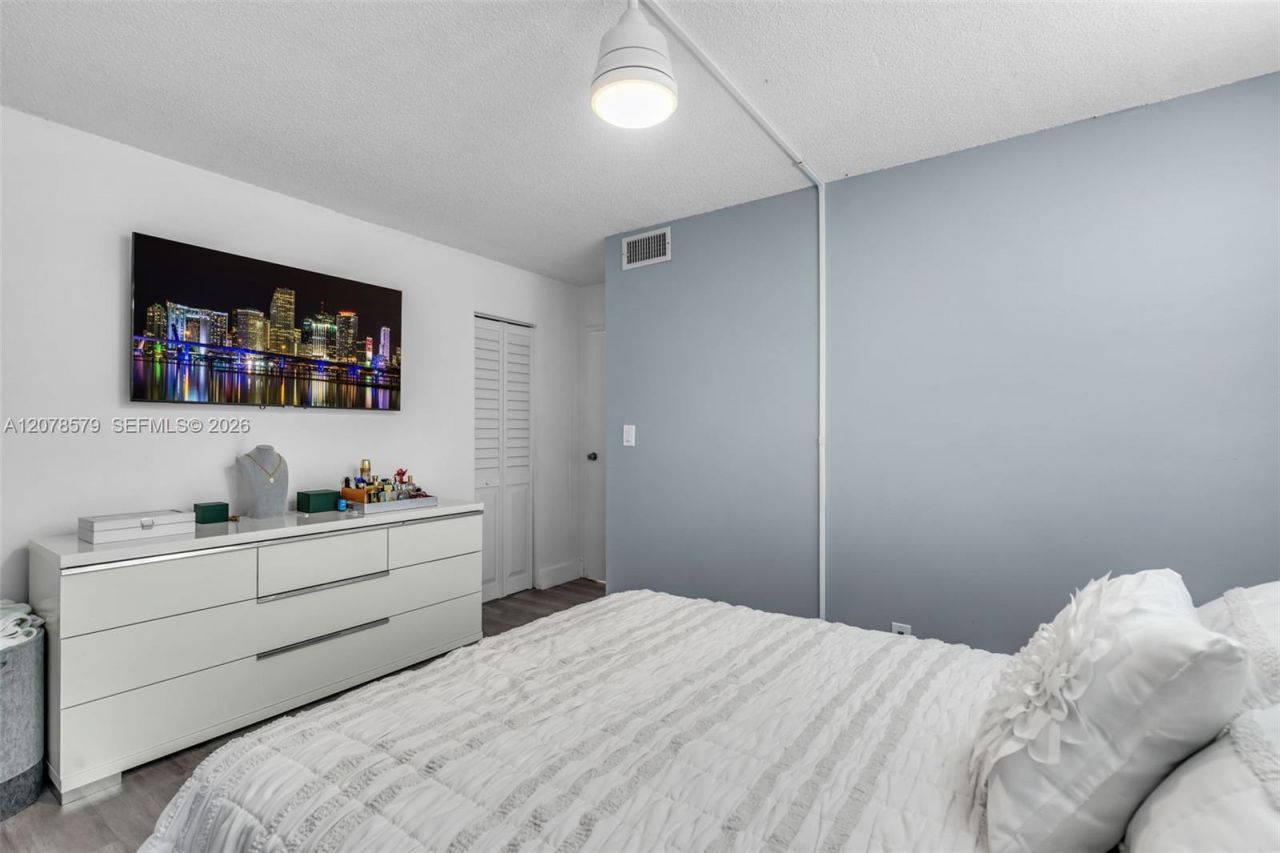 1825 W 44th Pl , Unit 401, Hialeah, FL 33012 Photo