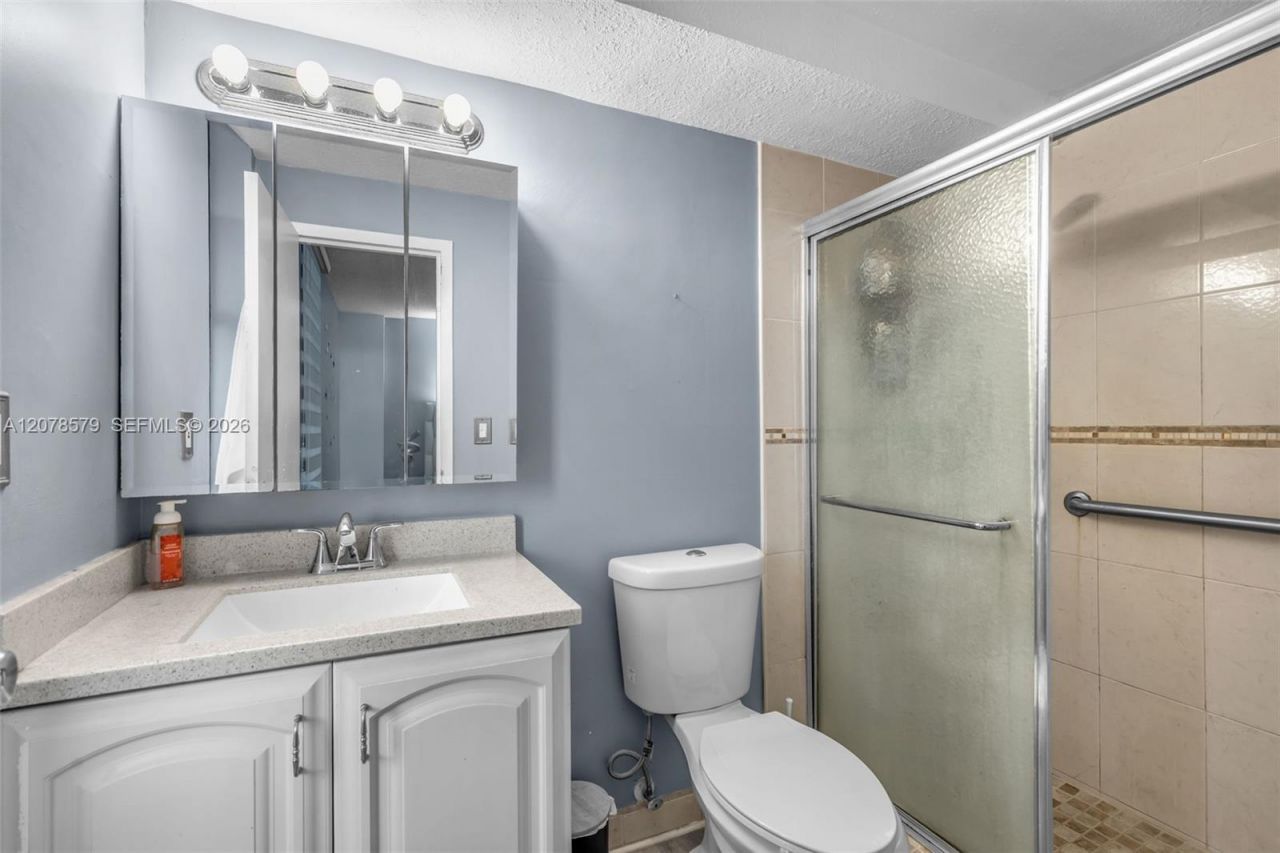 1825 W 44th Pl , Unit 401, Hialeah, FL 33012 Photo
