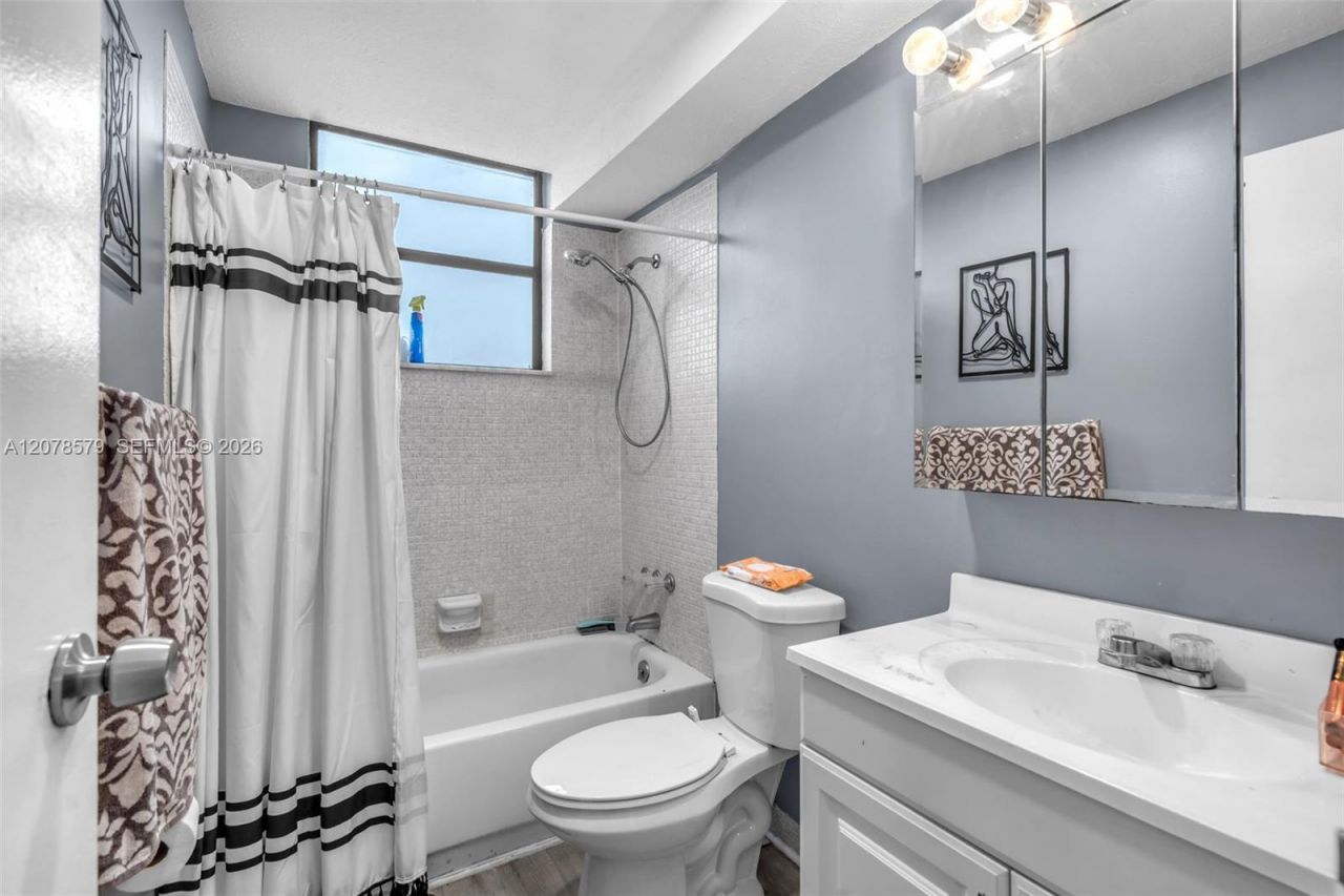 1825 W 44th Pl , Unit 401, Hialeah, FL 33012 Photo