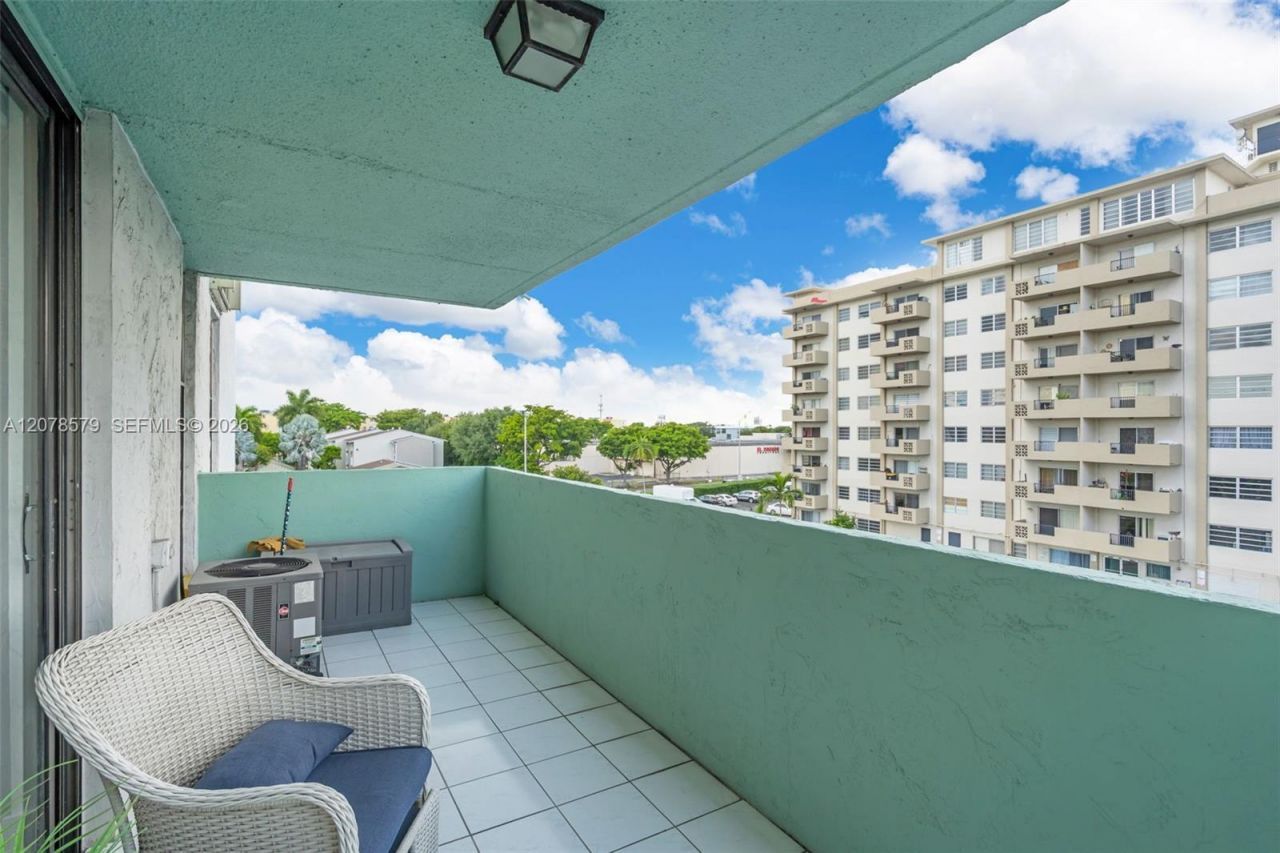 1825 W 44th Pl , Unit 401, Hialeah, FL 33012 Photo