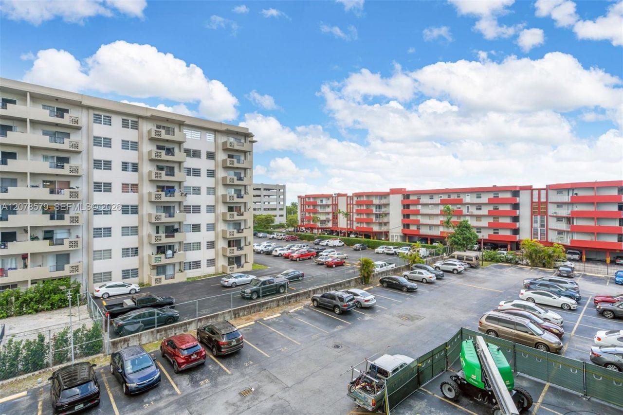 1825 W 44th Pl , Unit 401, Hialeah, FL 33012 Photo