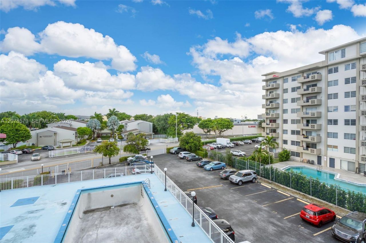 1825 W 44th Pl , Unit 401, Hialeah, FL 33012 Photo