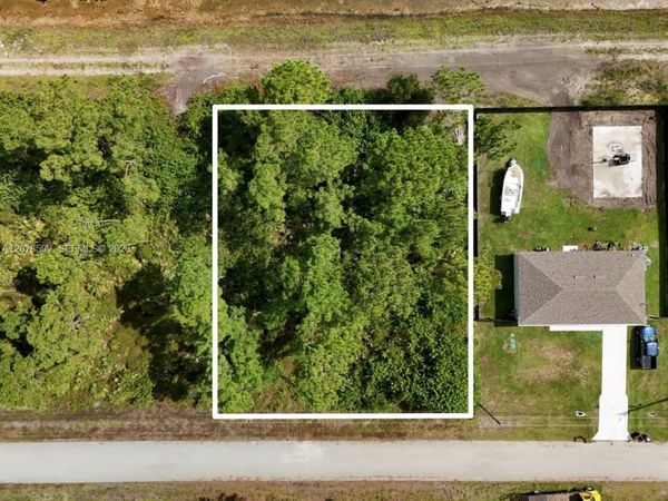 1114 CRAFT ST E , Lehigh Acres, FL 33974
