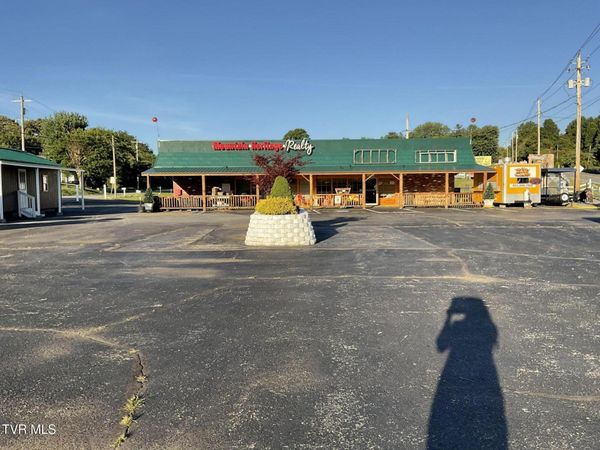 2423 Elizabethton Highway, Unit 1&2, Johnson City, TN 37601