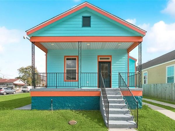 1435 LESSEPS Street , New Orleans, LA 70117