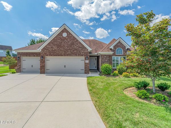 325 Holly Leaf Lane, Lenoir City, TN 37772