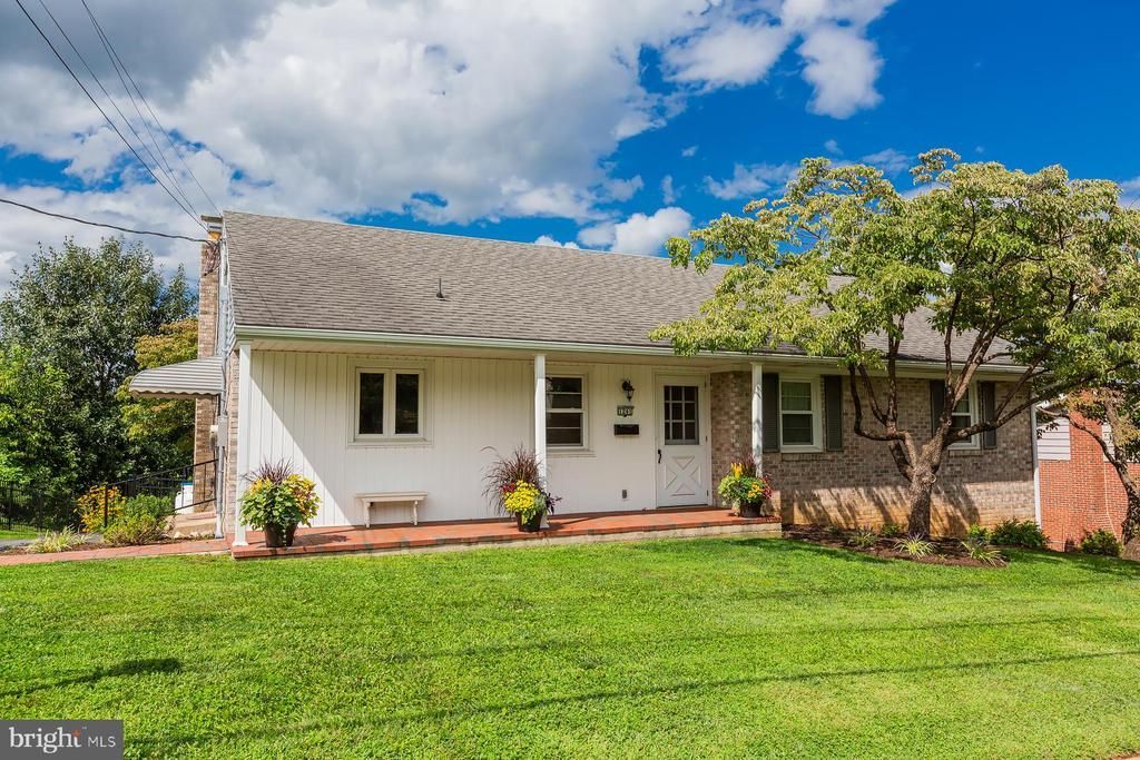 1241 MAIN STREET, AKRON, PA 17501