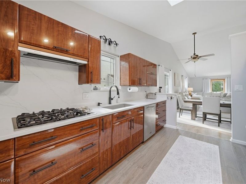 984 Elizabeth Court, Cuyahoga Falls, OH 44221 Photo 12