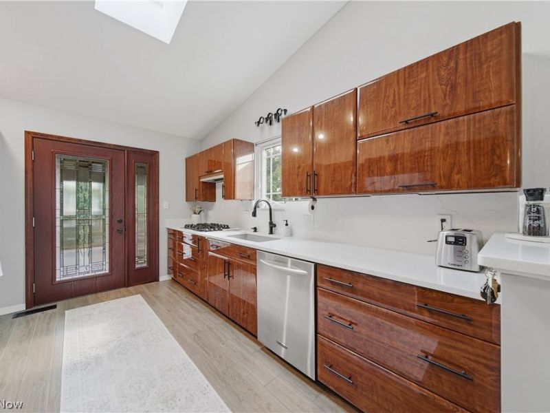 984 Elizabeth Court, Cuyahoga Falls, OH 44221 Photo 9