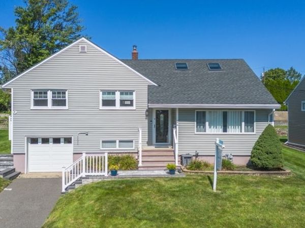 24 Lennon Pl, Clifton, NJ 07013