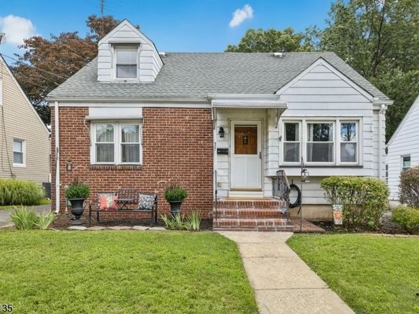 827 Pine St, Roselle Park, NJ 07204