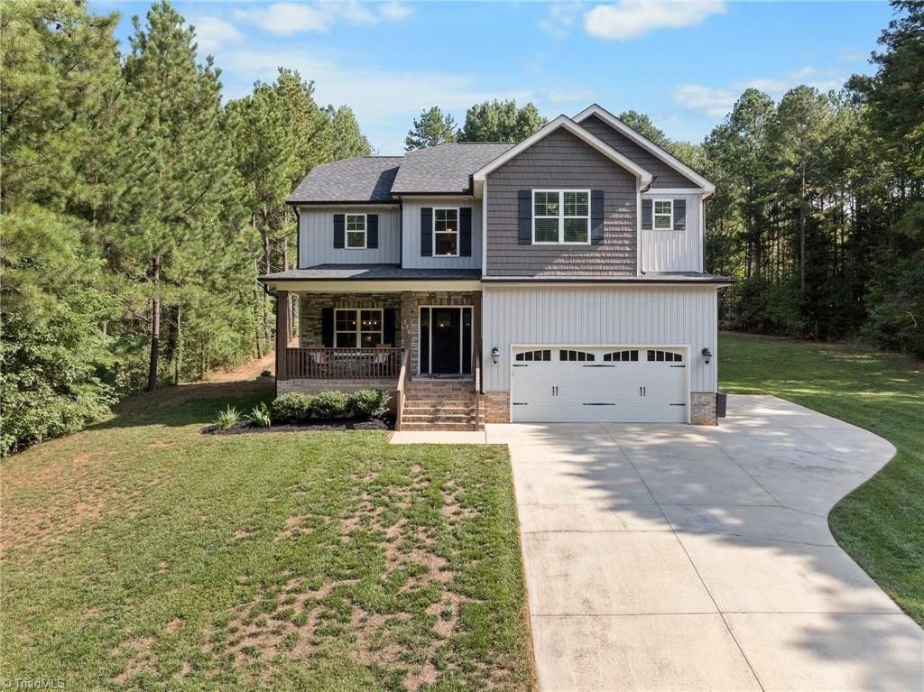 194 Hunting Ridge Drive, Thomasville, NC 27360 Main Photo