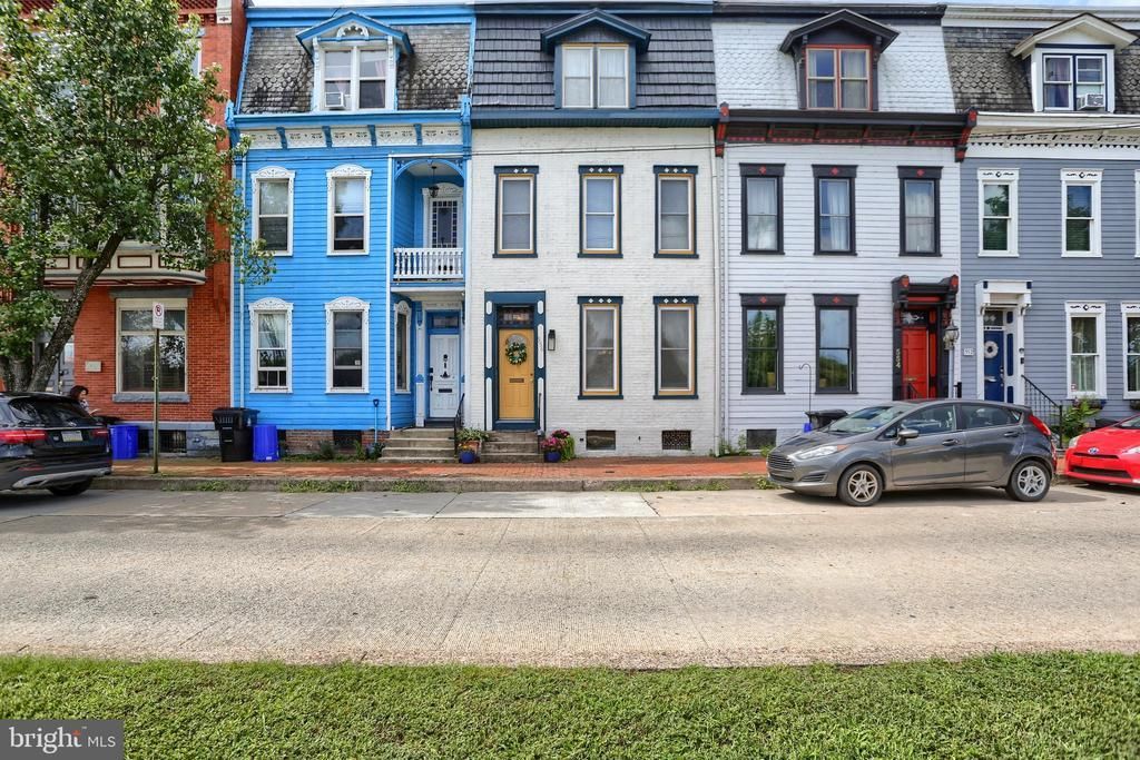 556 RACE STREET , HARRISBURG, PA 17104