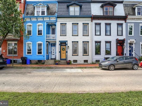 556 RACE STREET , HARRISBURG, PA 17104