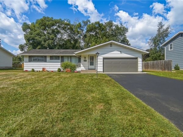7411 Rosewood Circle, Syracuse, NY 13212