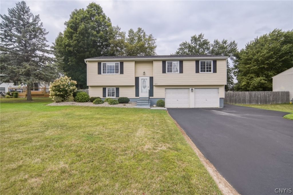 8025 Pickett Lane, Cicero, NY 13039 Main Photo