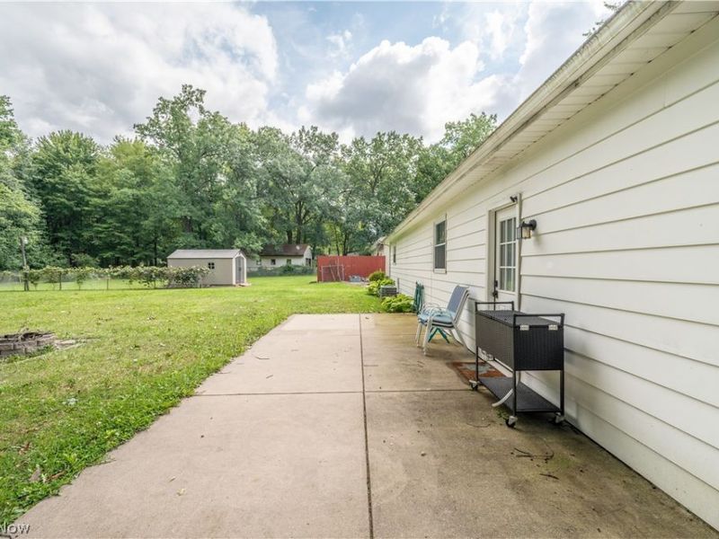 18018 Hillcrest Drive, Lake Milton, OH 44429 Photo 7