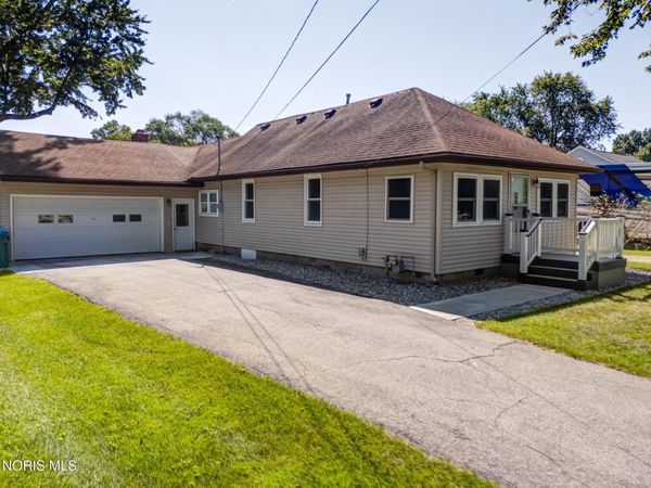 4325 Weckerly Road, Monclova, OH 43542