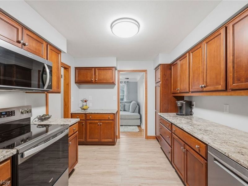 8329 Priem Road, Strongsville, OH 44149 Photo 9
