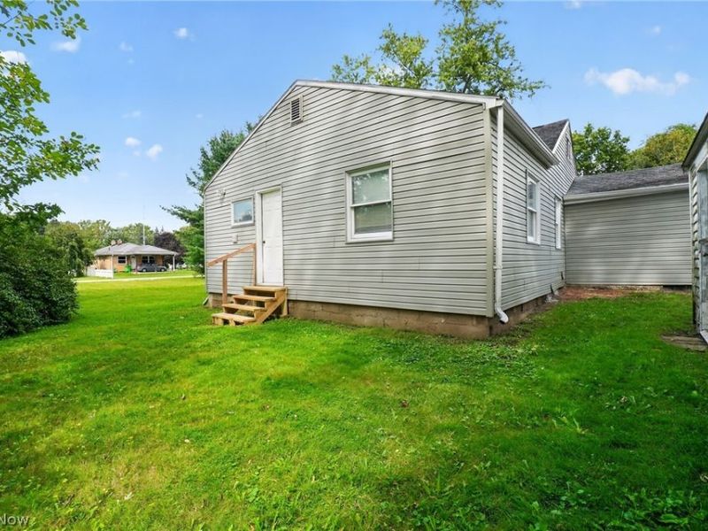 1112 Danforth Road, Akron, OH 44312 Photo 3