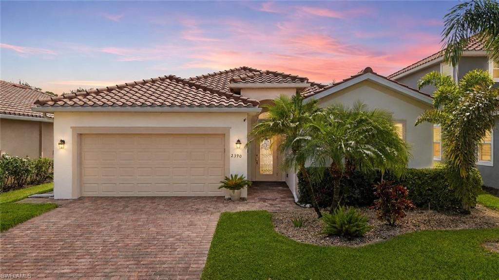 2390 Heydon Cir E, Naples, FL 34120 Main Photo