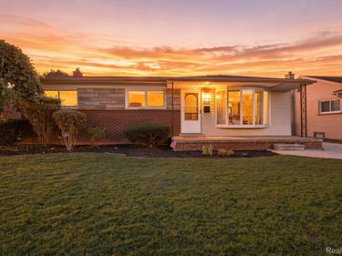 1790 Pinetree Drive, Trenton, Mi 48183