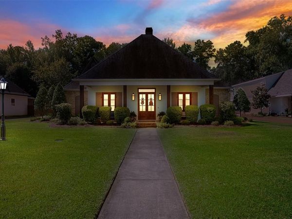 435 Oakwood Trace Court, Shreveport, LA 71106