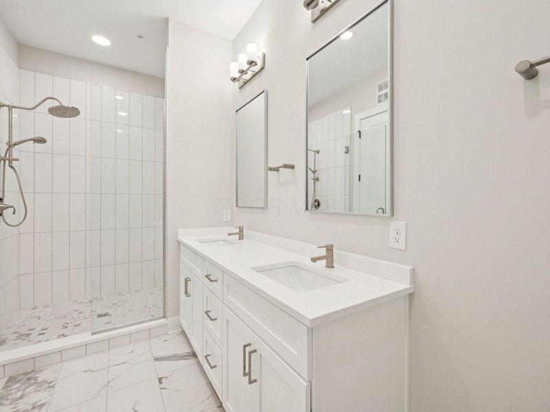 2842 Gunnison Drive , Unit 404, Columbus, OH 43228 Photo 31