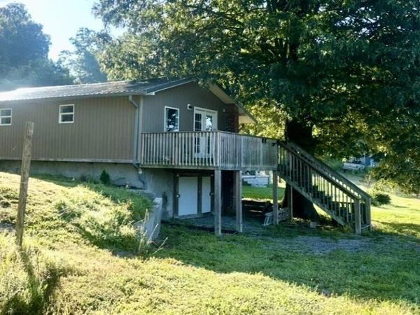 303 Robertson Lane, Speedwell, TN 37870