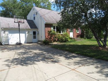 351 Charlotte Avenue, Hamburg, NY 14075