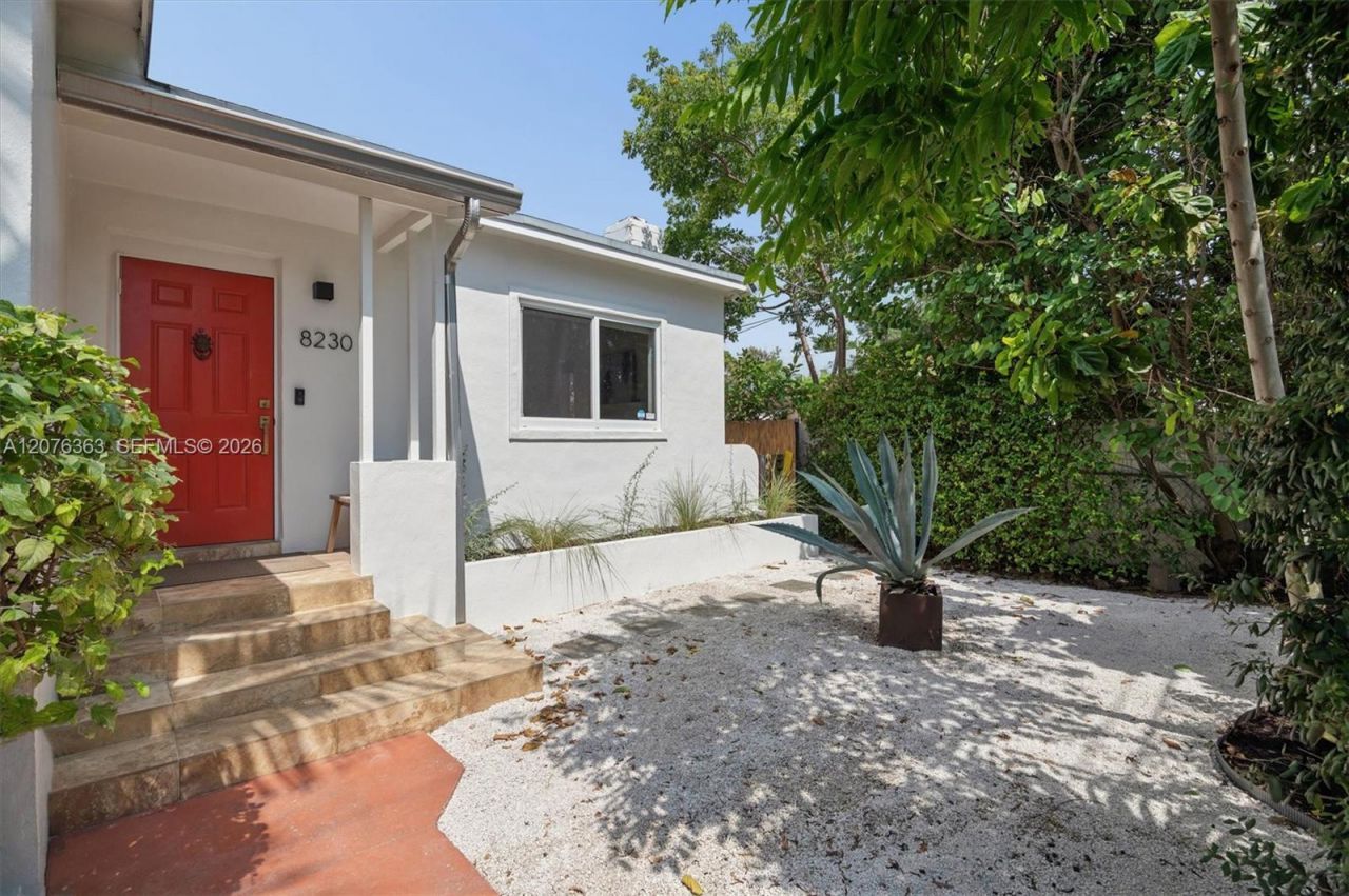 8230 NE 1st Pl, Miami, FL 33138 Photo