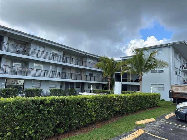 1100 NE 1st Ct , Unit 102, Hallandale Beach, FL 33009